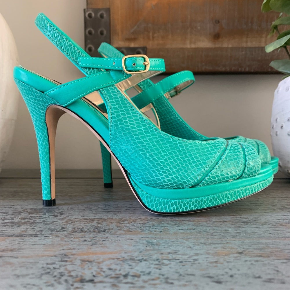 White House Black Market jade green Tami 4” heel